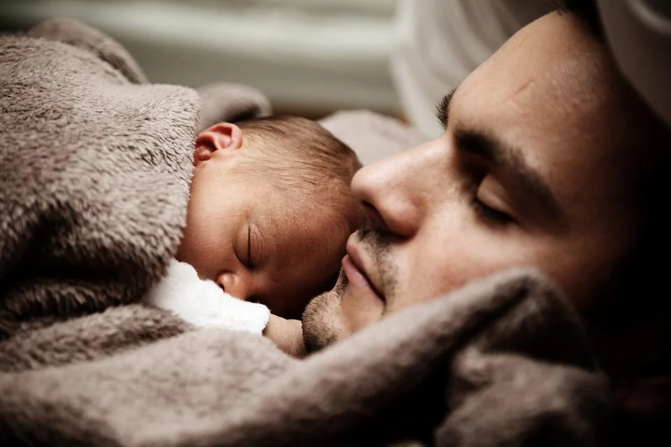 Ημέρα του Πατέρα: Σήμερα γιορτάζουν οι μπαμπάδες – Πώς καθιερώθηκε