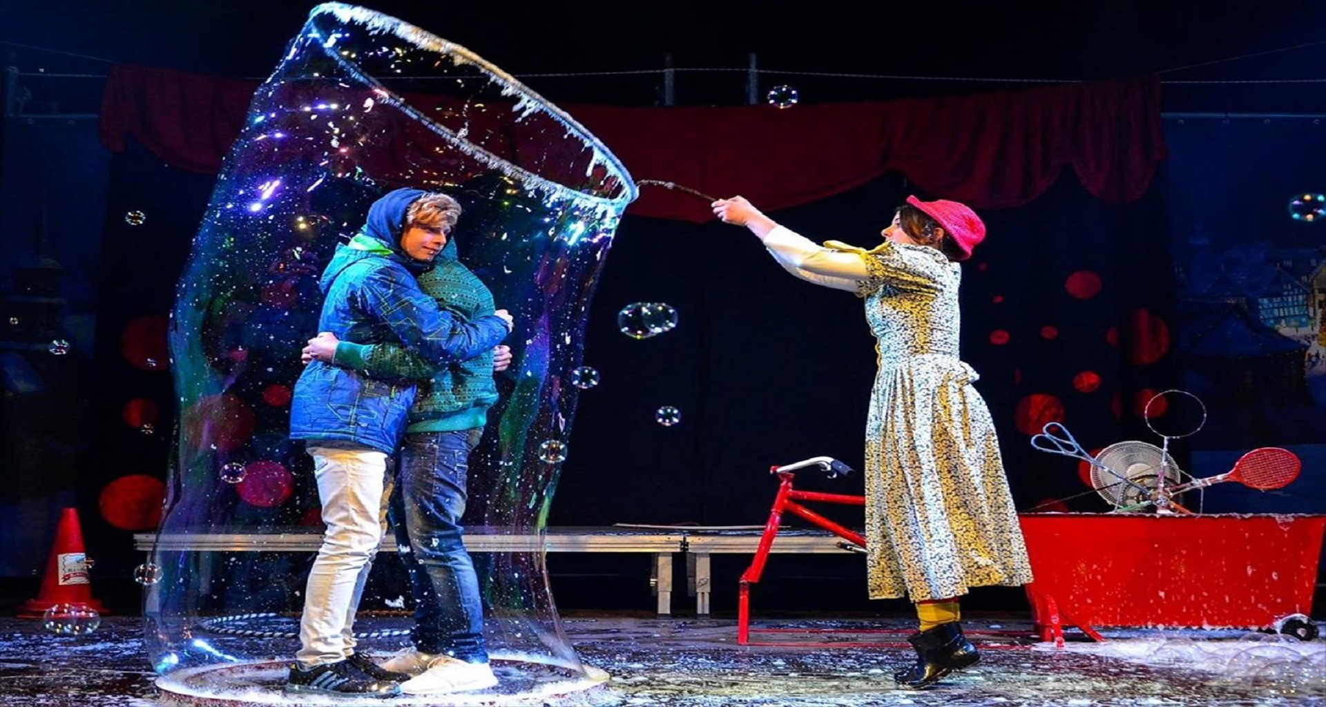 Λάρνακα: Παιδική παράσταση με χιλιάδες σαπουνόφουσκες “Mr. and Mrs. Bubble”