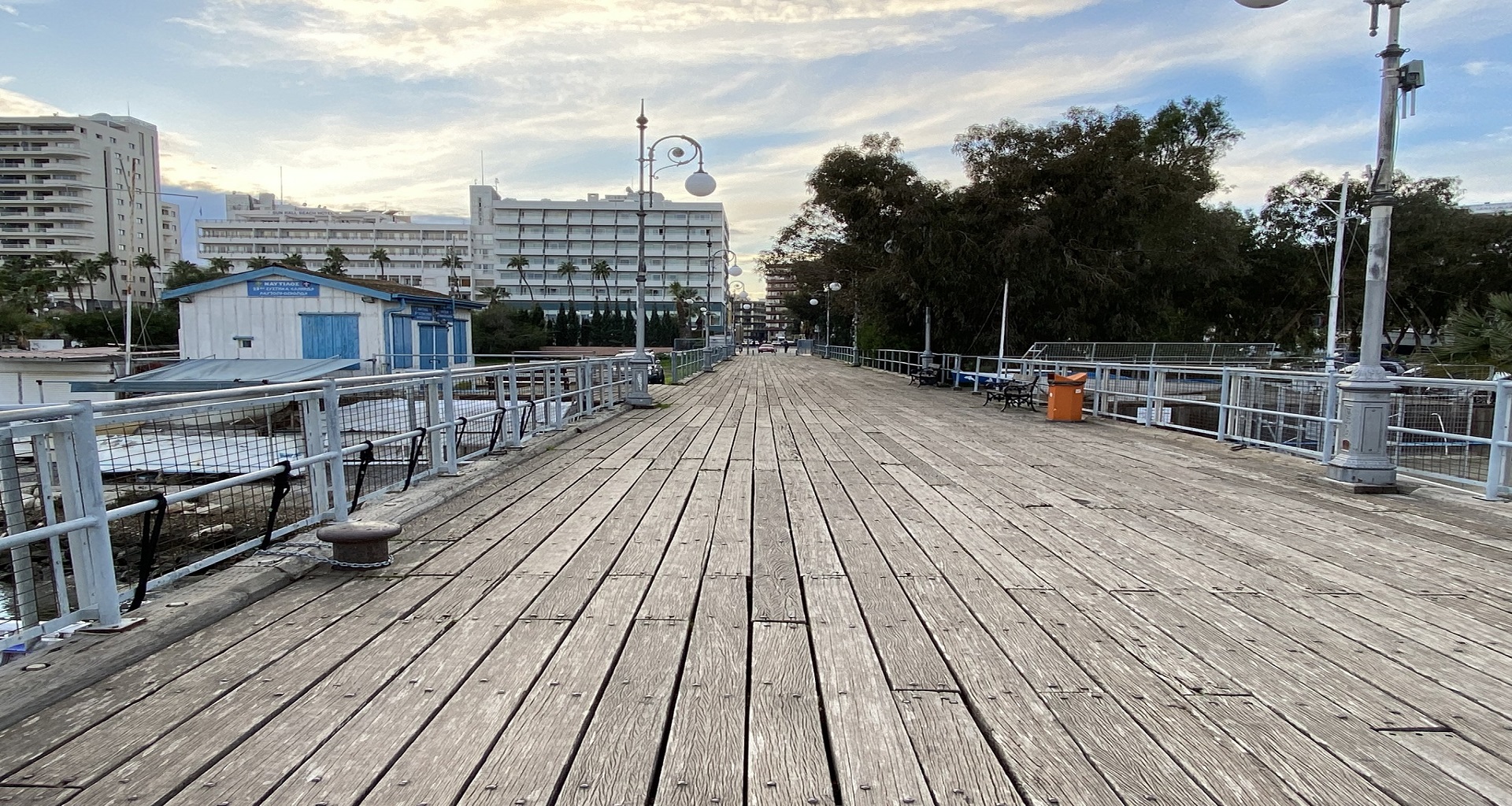 Λάρνακα: Εργασίες στην ξύλινη αποβάθρα