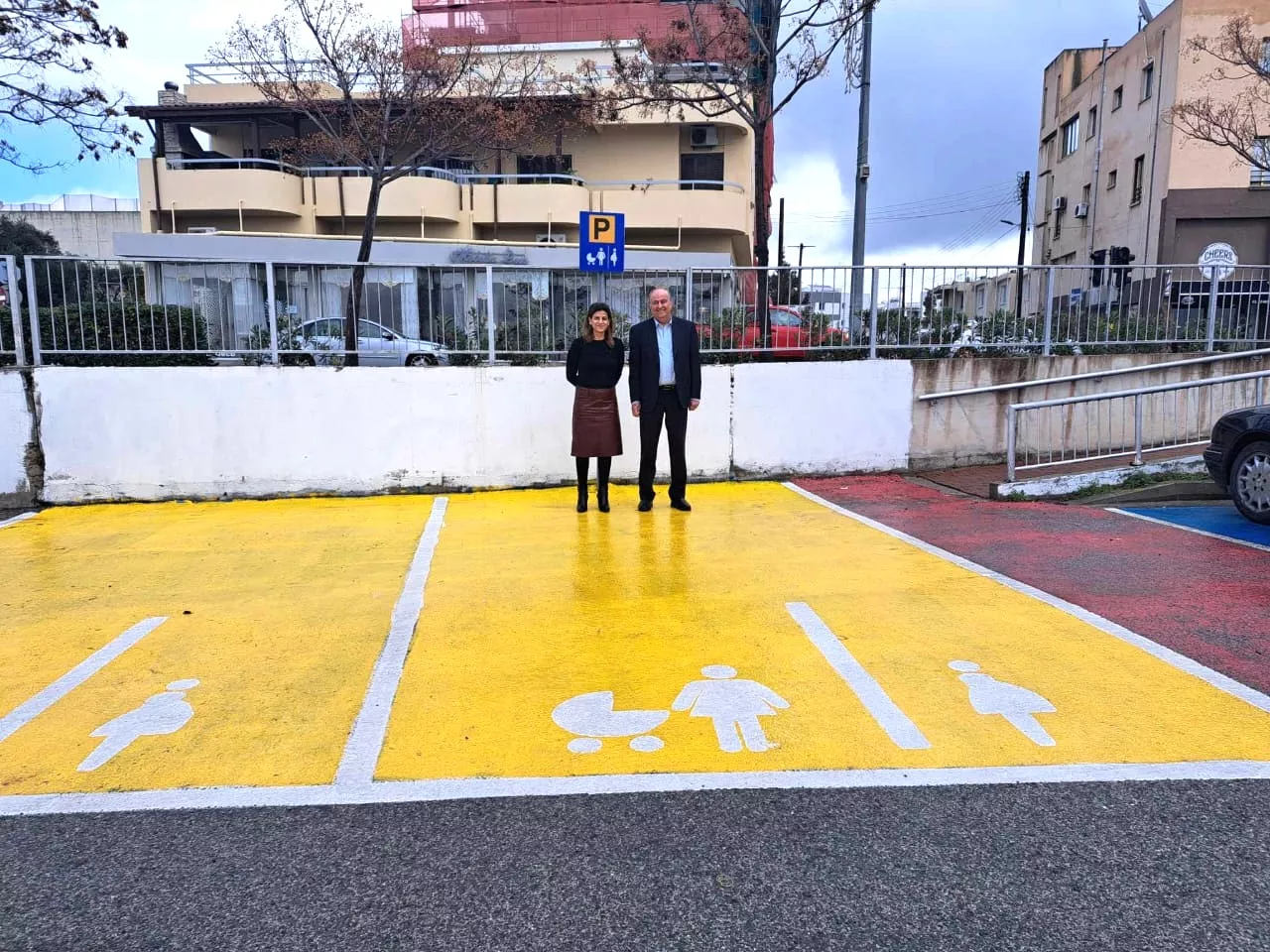 Ο Δήμος Λατσιών προσφέρει δωρεάν χώρους στάθμευσης για οικογένειες που έχουν βρέφη και παιδικά καρότσια.