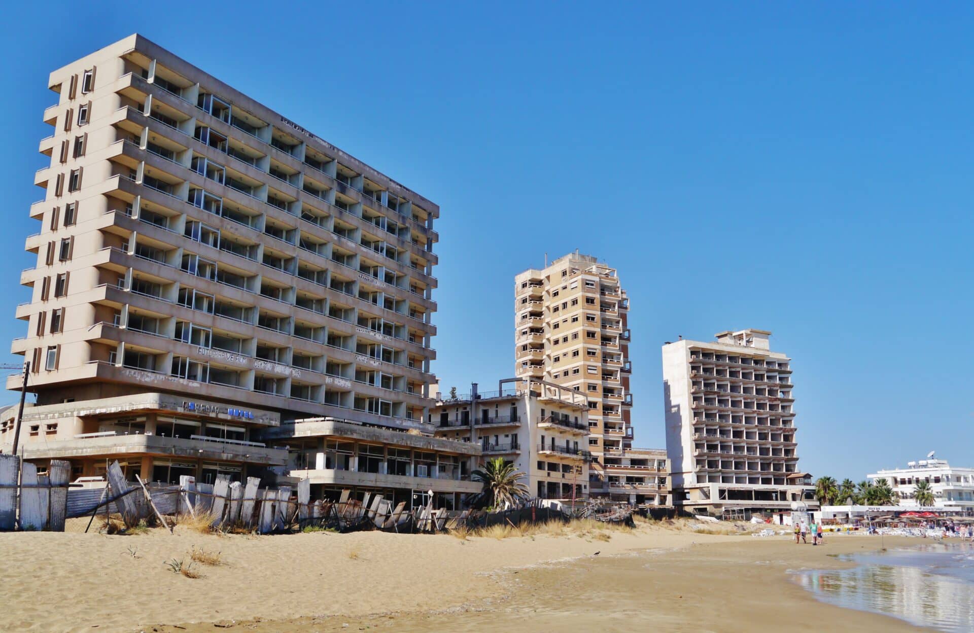 Η Κύπρος αντιμετωπίζει διπλωματικά το ξενοδοχείο “Βασιλιάς Κάρολος”.