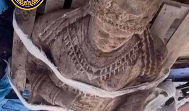 Δύο συνελήφθησαν μετά τον εντοπισμό ‘αρχαίας’ αγάλματος που βρέθηκε θαμμένο σε περιφραγμένη αγροικία με πρόβατα
