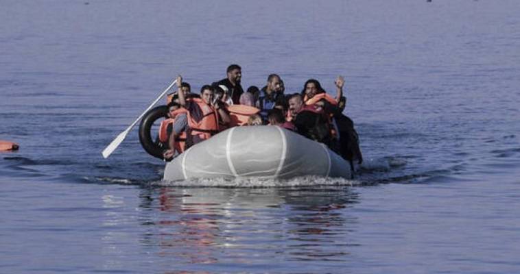 Μπήκαν σε βάρκα με προορισμό την Ιταλία κι ανακόπηκαν από τις Αρχές – Έρευνες για διακινητές