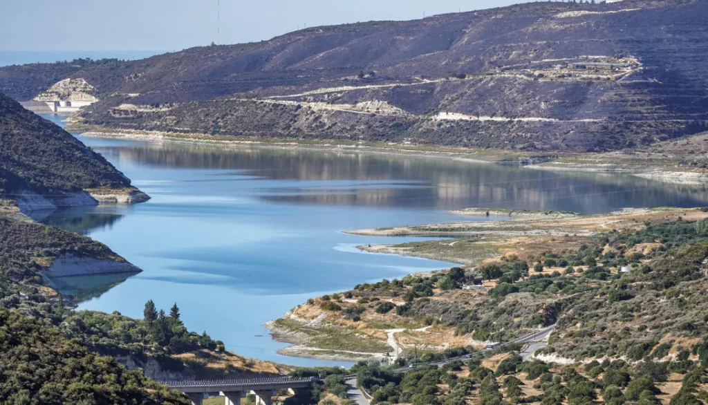 Αλόγιστη σπατάλη νερού με πολιτική απόφαση – Κόλαφος έκθεση Ελεγκτικής Υπηρεσίας