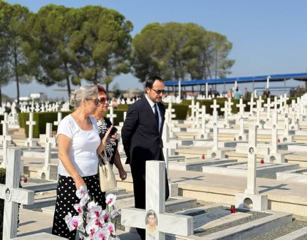 Συγκίνηση στον Τύμβο Μακεδονίτισσας – Κύπρος και Ελλάδα υποκλίνονται στους ήρωες του 1974