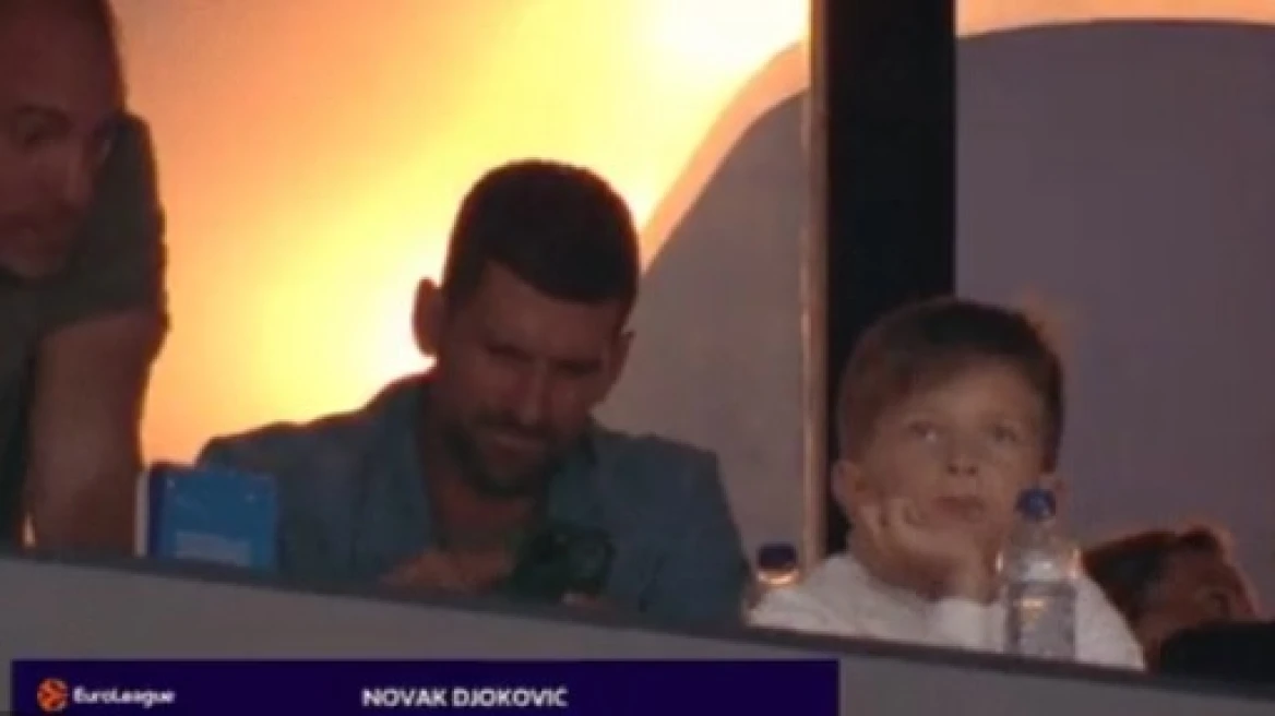 Ο Τζόκοβιτς παρακολούθησε τον αγώνα Παναθηναϊκός-Μακάμπι – Αποδοκιμασίες από μερίδα του κόσμου