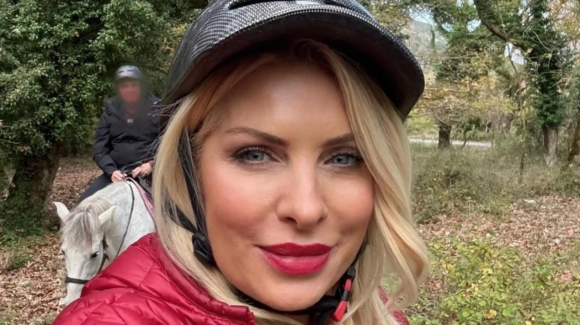 Η Ελένη Μενεγάκη έκανε ιππασία στα Ζαγοροχώρια: «Εκεί που ο ουρανός αγγίζει τη γη» – Δείτε φωτογραφίες