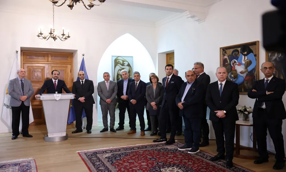 Πώς φτάσαμε στη συμφωνία για ΑΤΑ- Γνώστες παρασκηνίου μιλούν για «μυστικό δείπνο» στο Προεδρικό