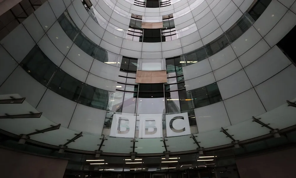 Τι συμβαίνει στο BBC: Πώς ένα εσωτερικό έγγραφο άνοιξε τον ασκό του Αιόλου