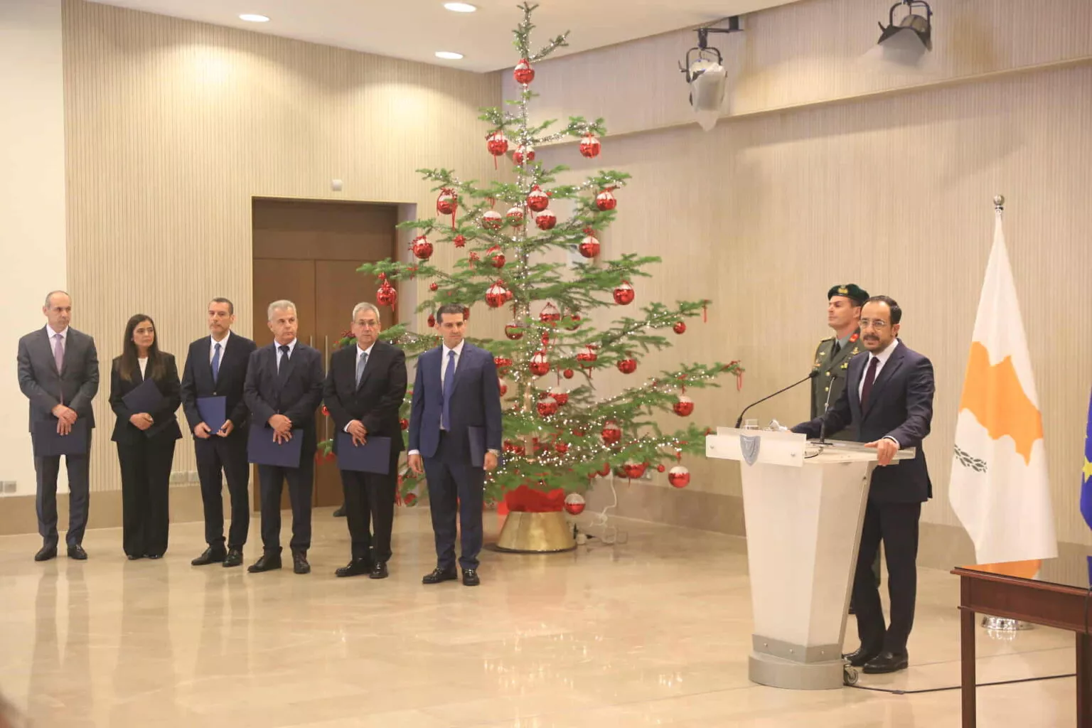 LIVE: Ορκίστηκαν και αναλαμβάνουν καθήκοντα τα νέα μέλη του Υπουργικού Συμβουλίου – Οι πέντε προτεραιότητες και η προτροπή του Προέδρου Χριστοδουλίδη προς τα νέα μέλη της Κυβέρνησης (εικόνες)