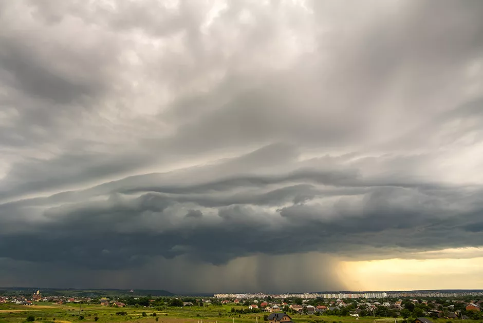 Συννεφιασμένος καιρός με τοπικές βροχές σήμερα – Πότε αναμένονται καταιγίδες και αλλαγή στη θερμοκρασία