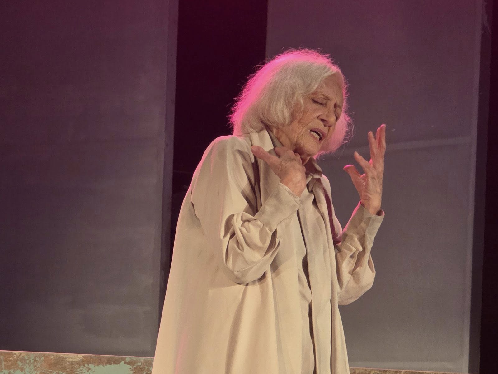 Ιστορική αυλαία για τη Δέσποινα Μπεμπεδέλη στο Δημοτικό Θέατρο Σωτήρας