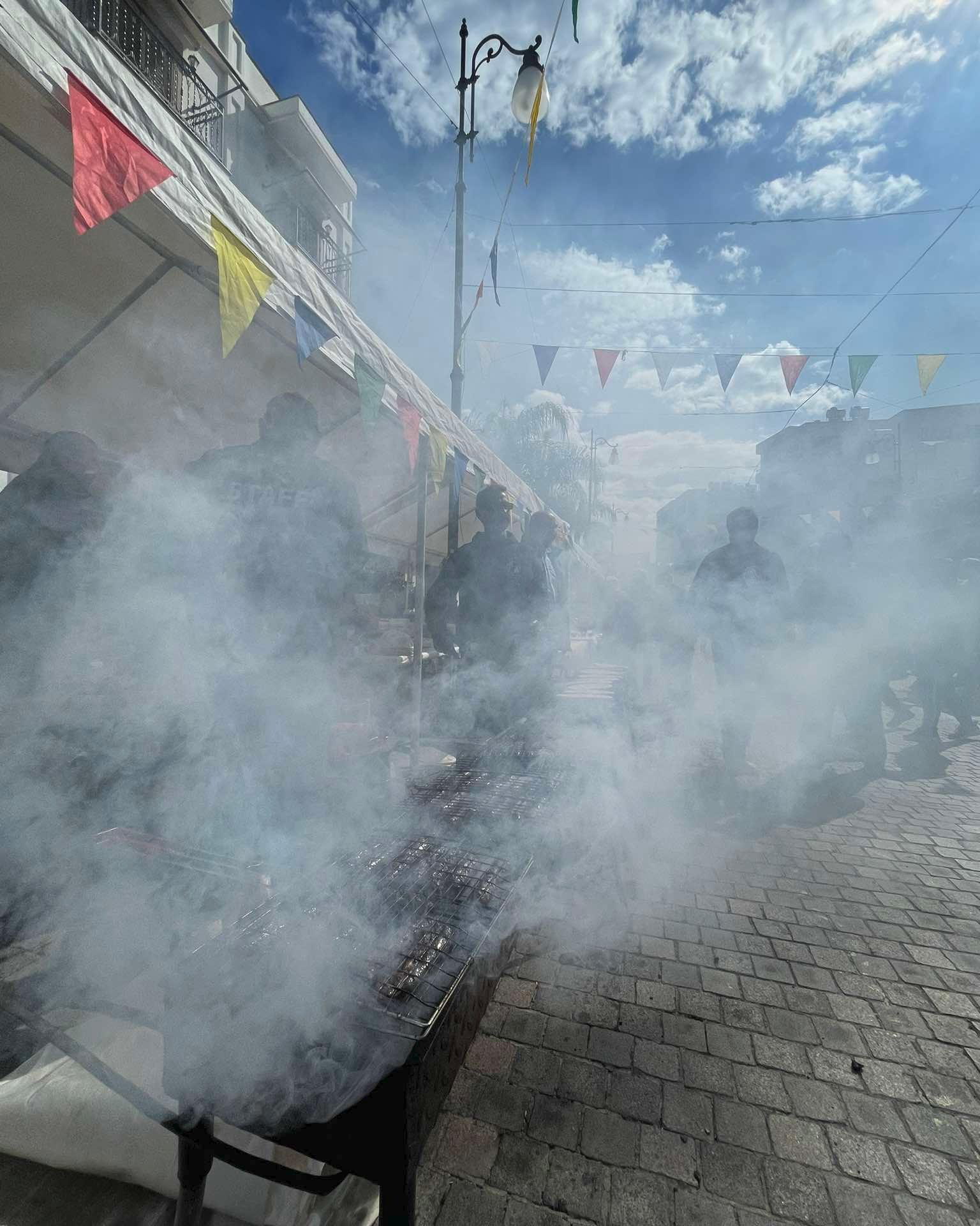 Τσικνοπέμπτη στη Λάρνακα: Γλέντι, μουσική και παραδοσιακές λιχουδιές στην Πλατεία Ερμού